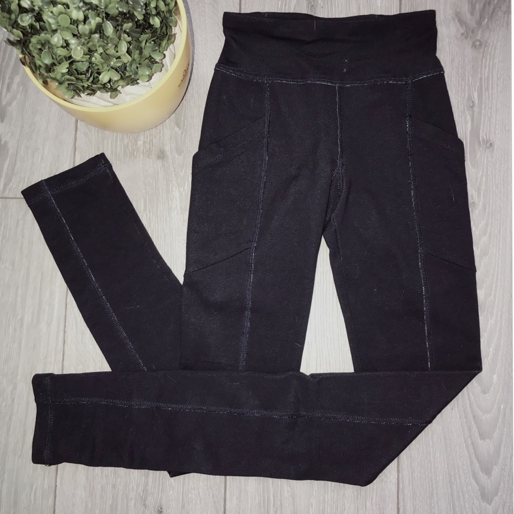 🔥2/$20 BCBG NAVY Leggings with exposed pockets.